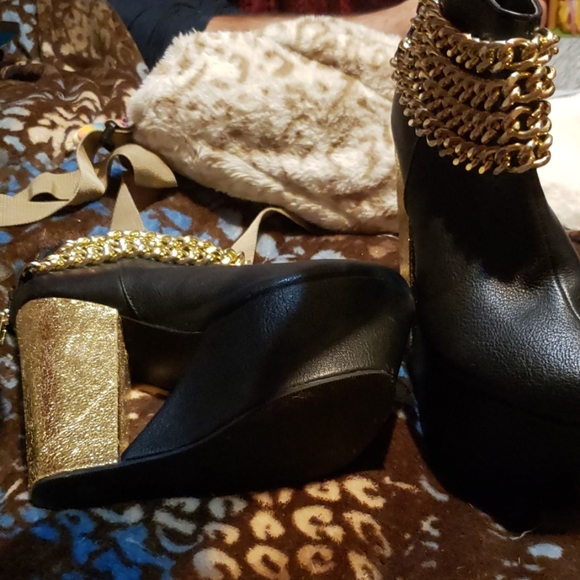 Gold and black chain platform ankle boots - Picture 3 of 4